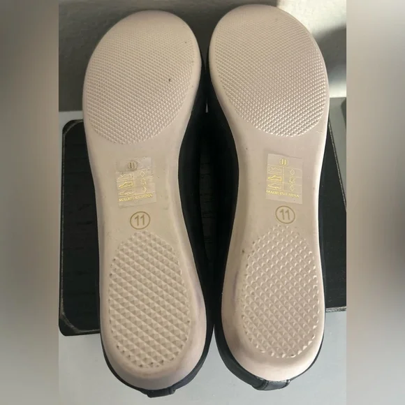 SIZE 8 Women's Black and Red Heart Flats - Picture 5 of 9